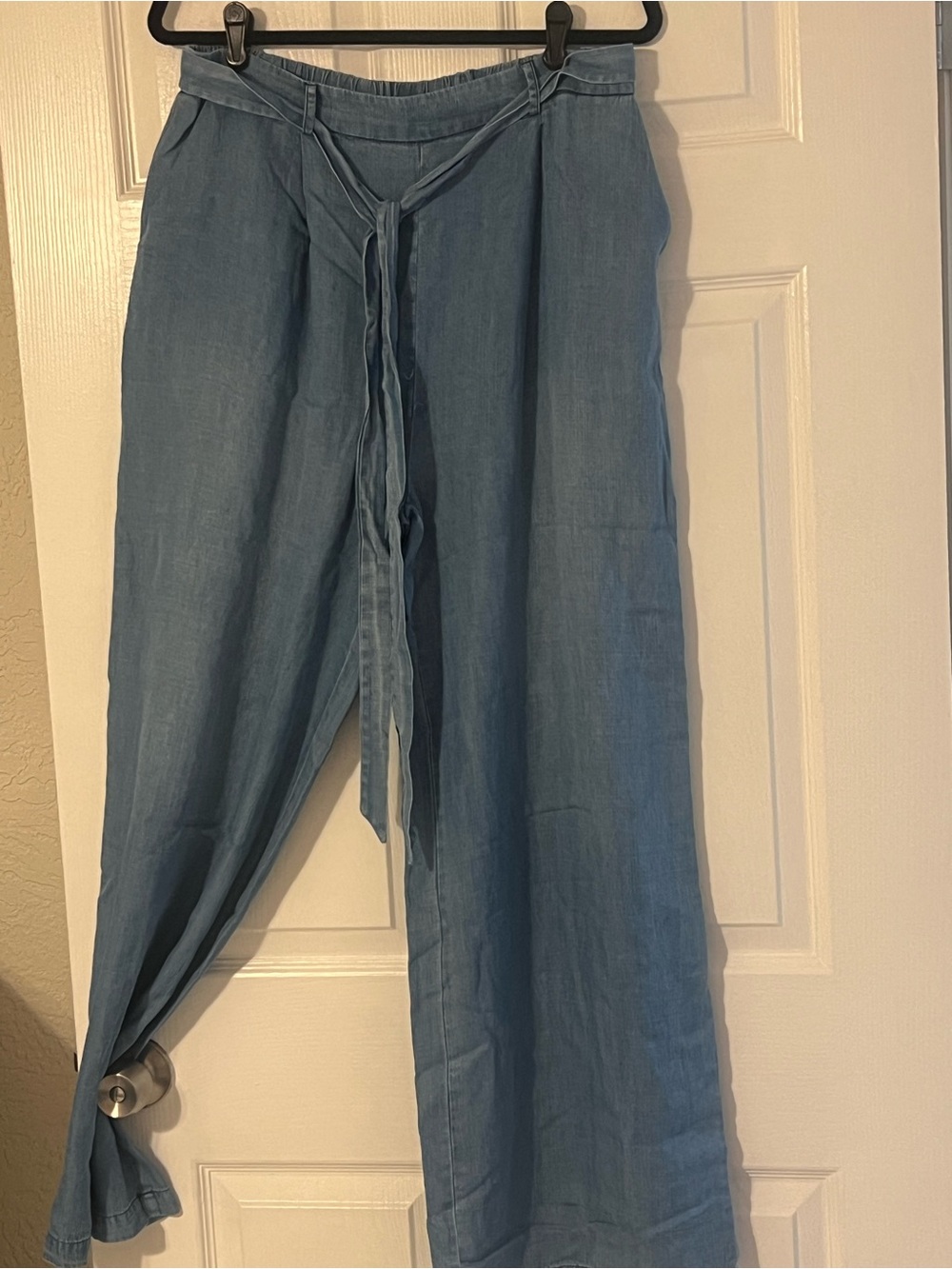 Francesca's Collections light Denim pants in Light Blue with Waist Tie
